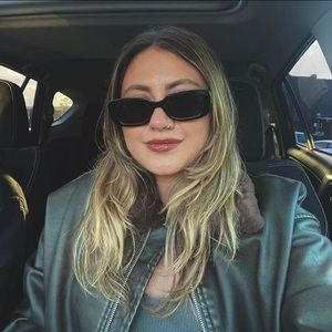 Meet your Posher, Mercedes